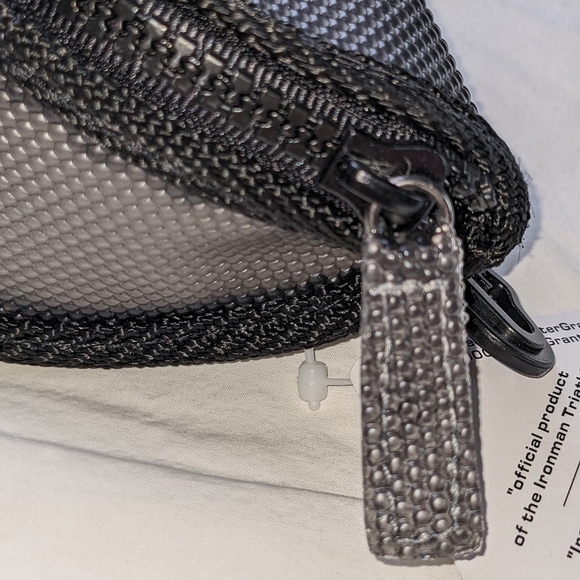 ☀️Iron Man NWT sunglasses case black zippered - Picture 6 of 9